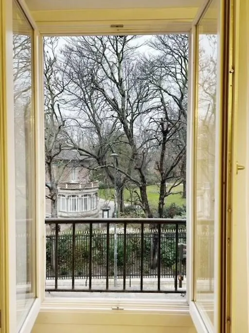 Appartamento Elegant 4 Pieces Au Coeur Du Artiste Parigi