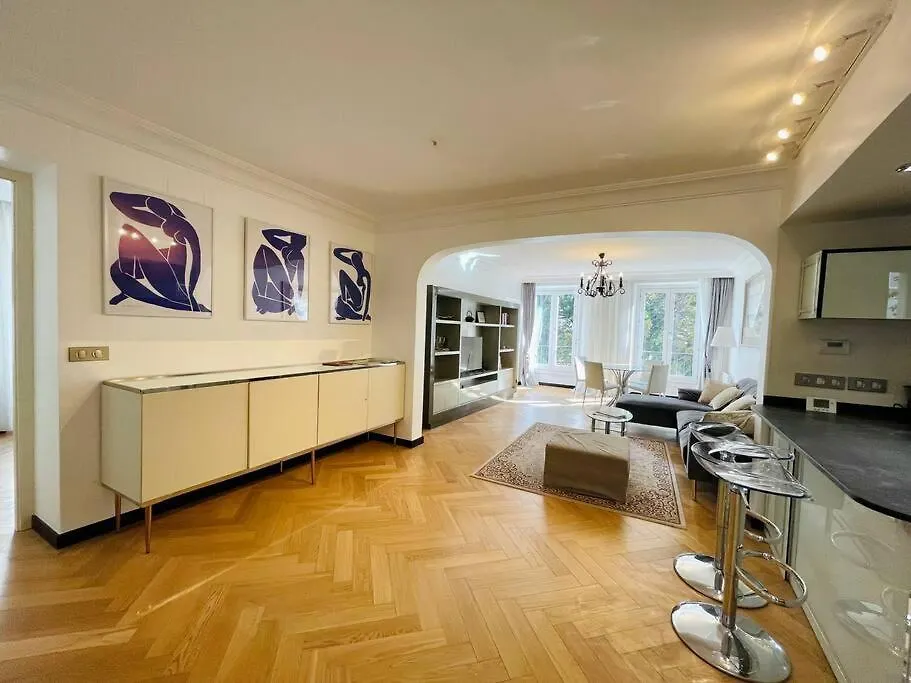 Elegant 4 Pieces Au Coeur Du Artiste Apartment